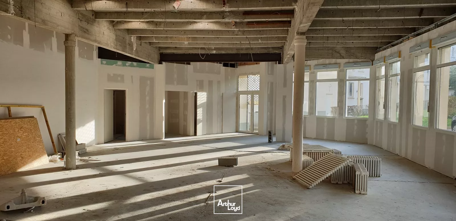 BUREAUX - LOCAL COMMERCIAL EN RDC - NANTES NORD OUEST