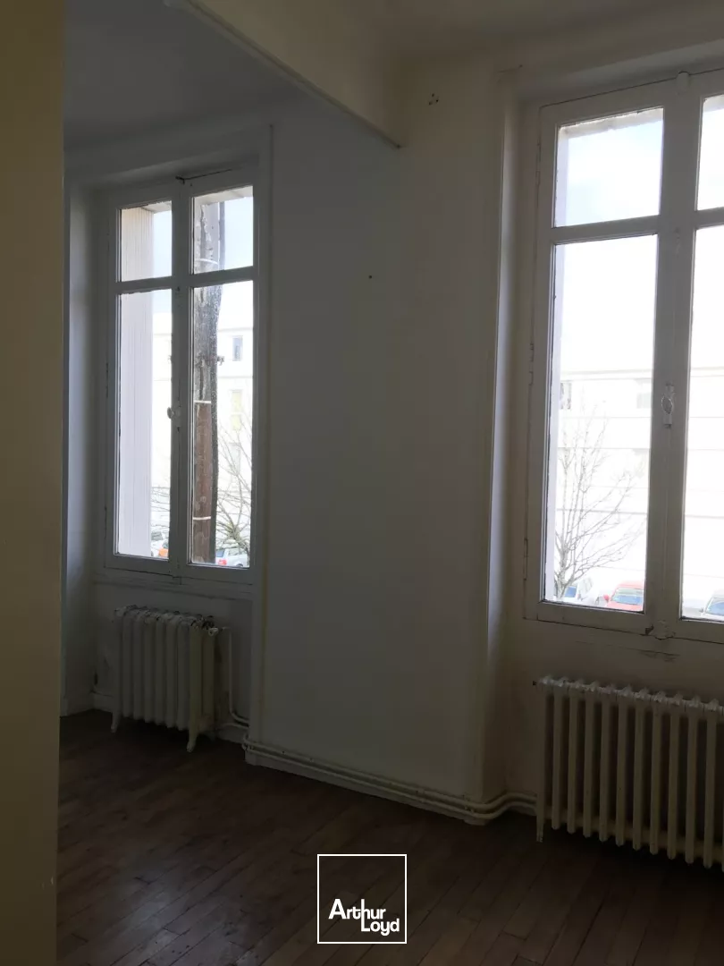 LOCATION BUREAUX - PARKING - SAINT NAZAIRE - 390 M2 