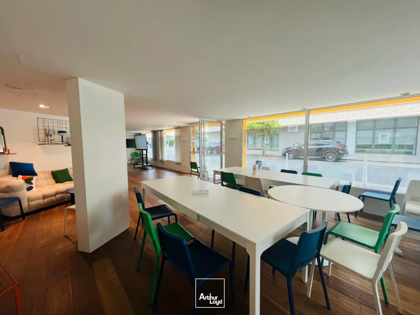 A LOUER LOCAL COMMERCIAL 95 M2 LA BAULE