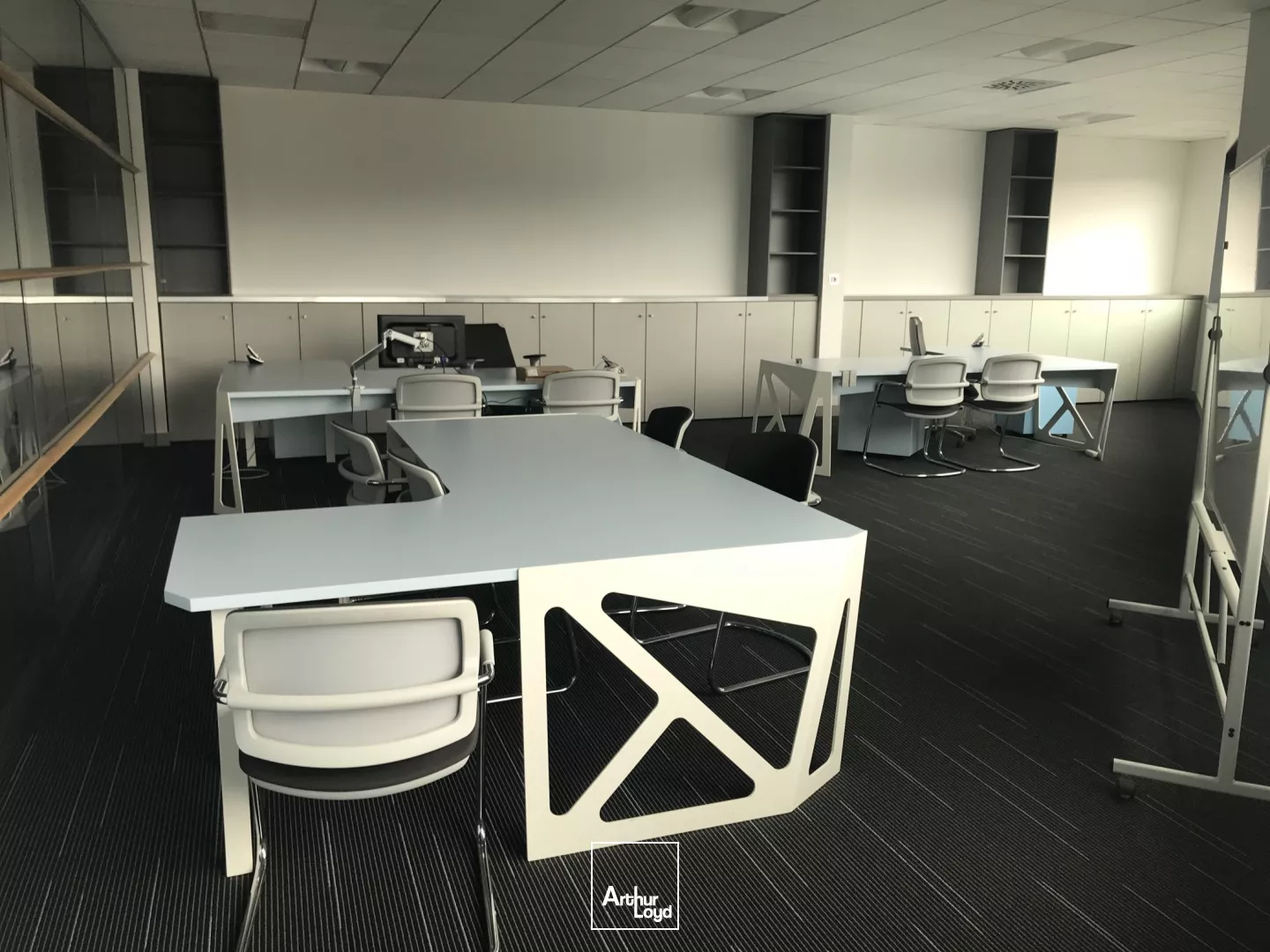 LOUER - ENTREPOT - ZONE INDUSTRIELLE - ATELIER - REZE