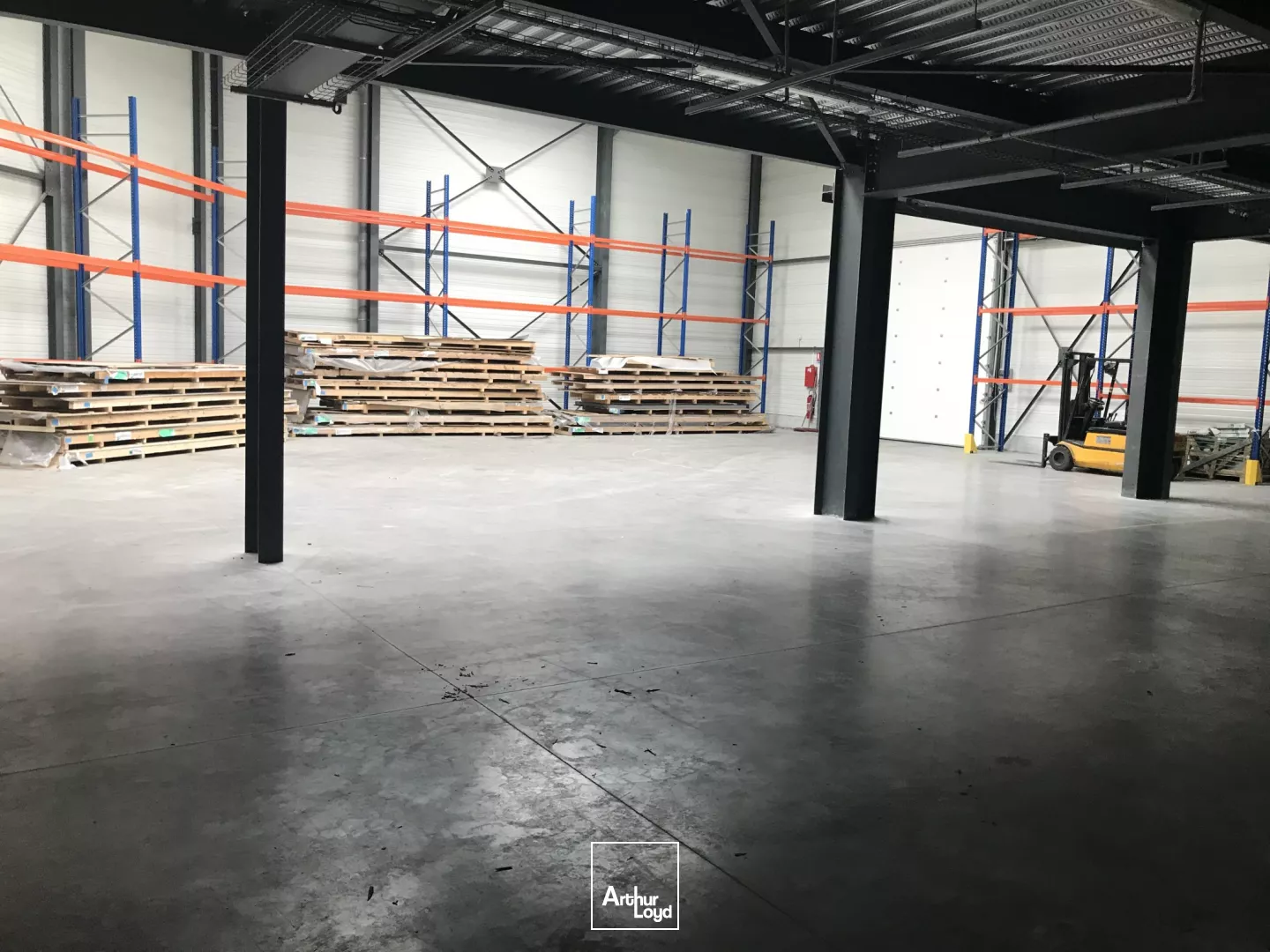 LOUER - ENTREPOT - ZONE INDUSTRIELLE - ATELIER - REZE