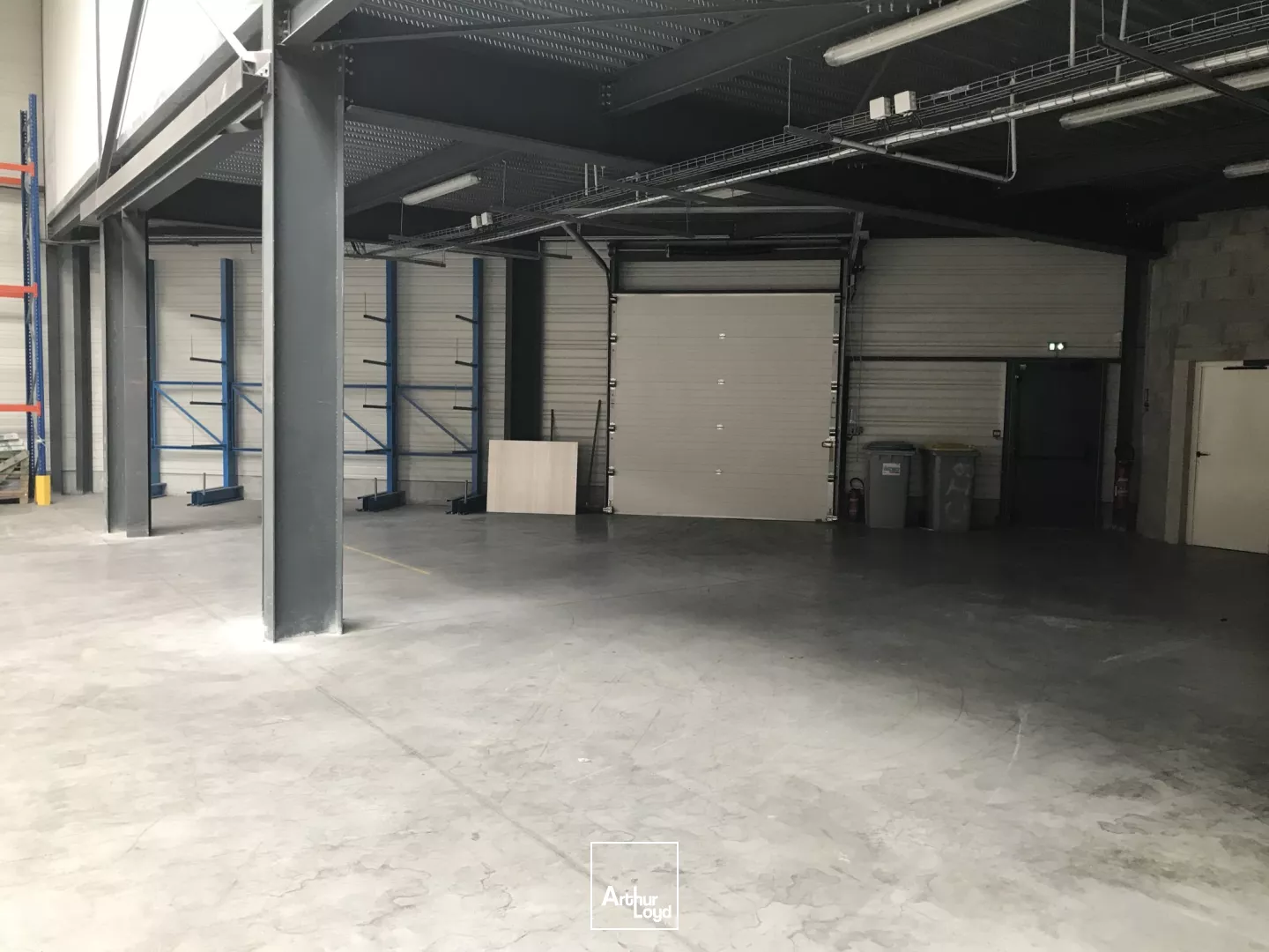 LOUER - ENTREPOT - ZONE INDUSTRIELLE - ATELIER - REZE