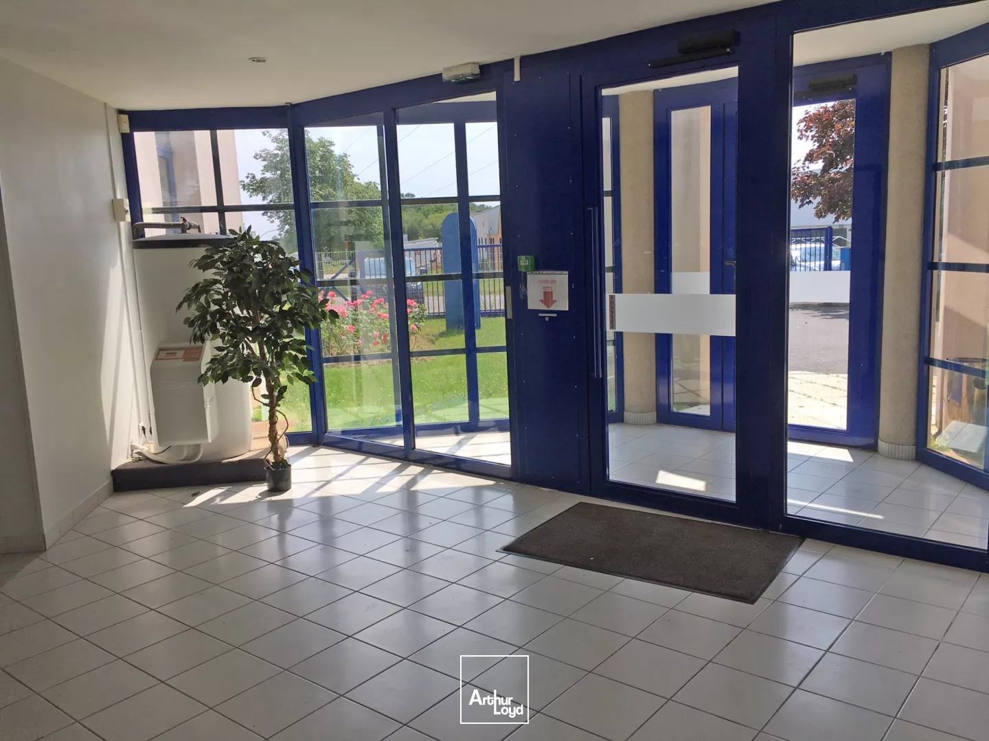 PROCHE SUPER U SAUTRON - LOCATION PLATEAU BUREAUX