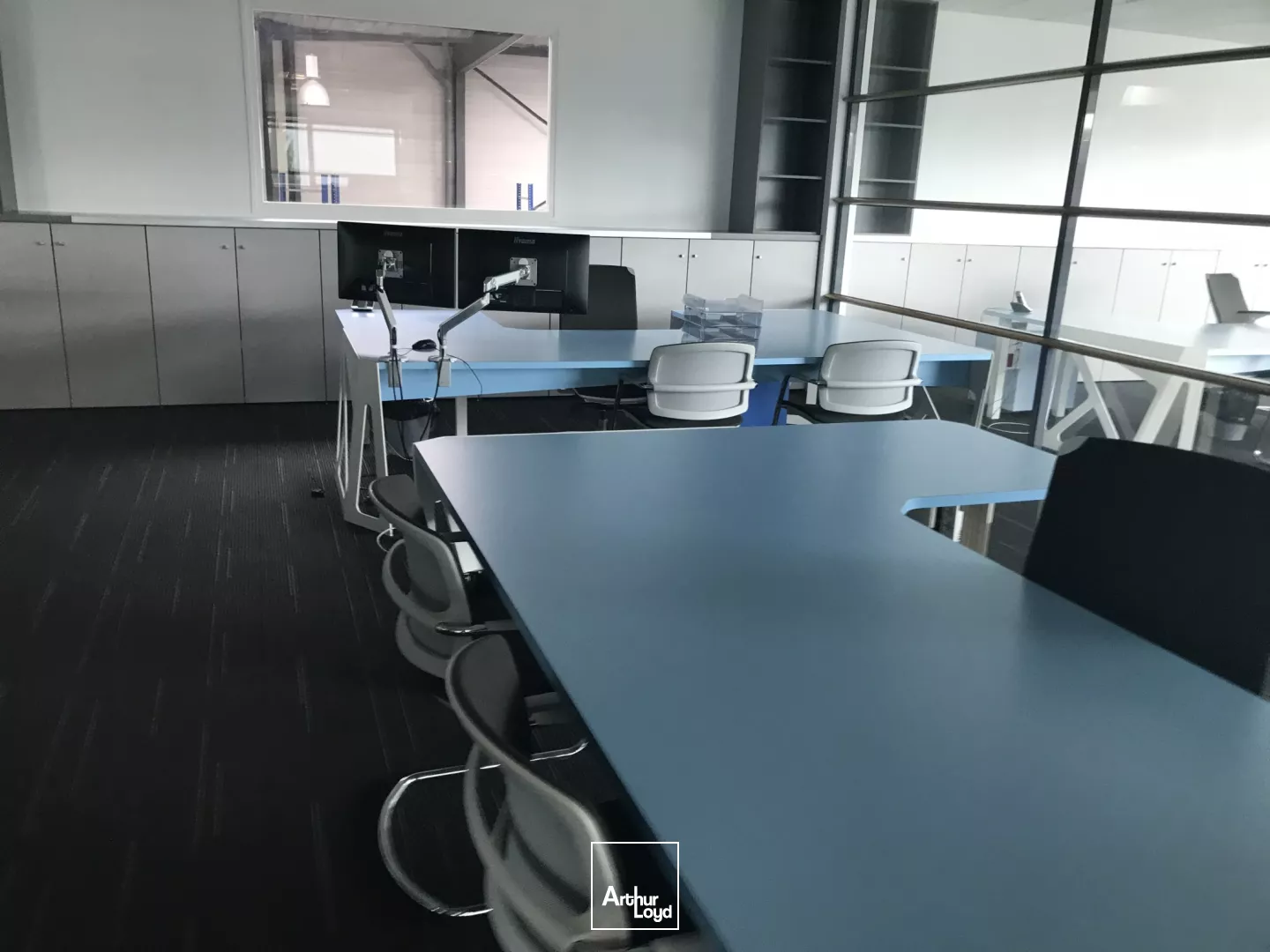 LOUER - ENTREPOT - ZONE INDUSTRIELLE - ATELIER - REZE