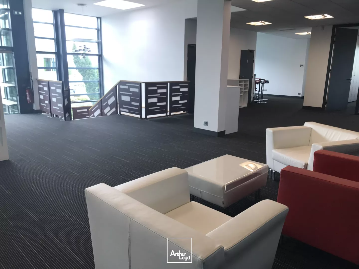 LOUER - ENTREPOT - ZONE INDUSTRIELLE - ATELIER - REZE