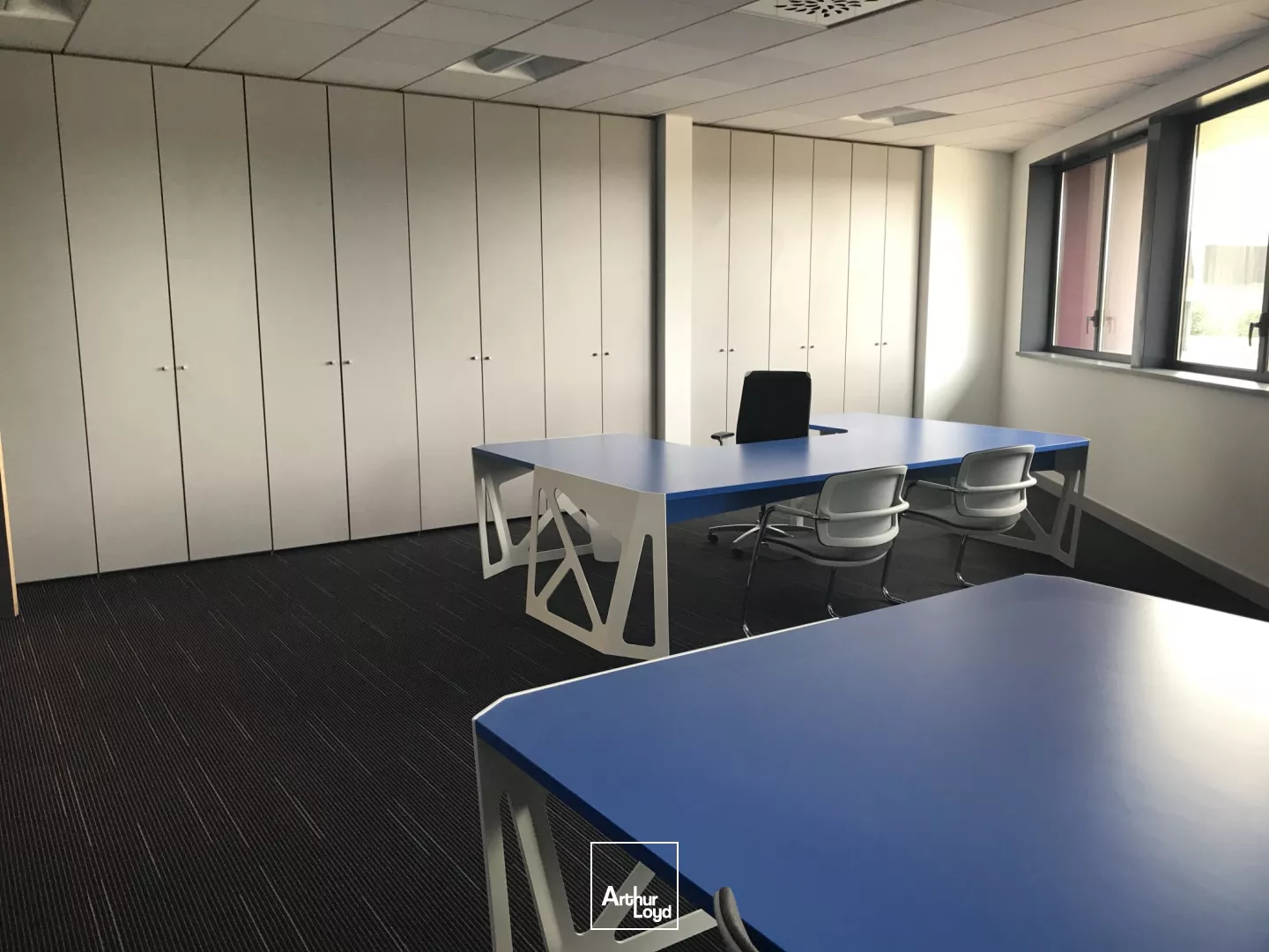 LOUER - ENTREPOT - ZONE INDUSTRIELLE - ATELIER - REZE