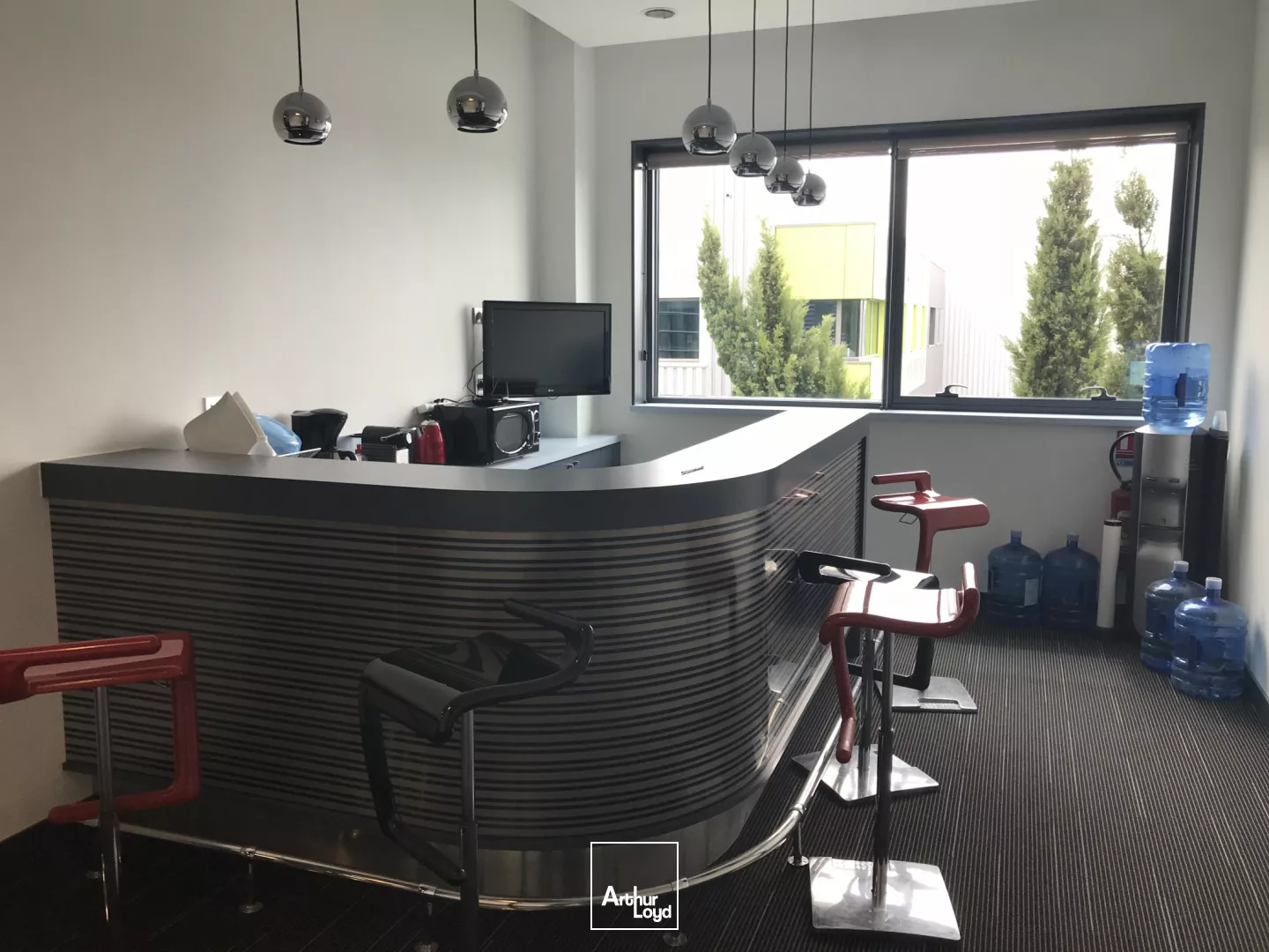 LOUER - ENTREPOT - ZONE INDUSTRIELLE - ATELIER - REZE