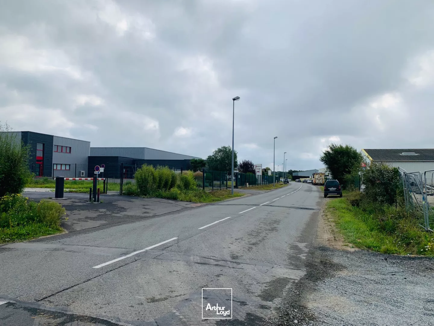 LOCAL D ACTIVITE A LOUER GUERANDE VILLEJAMES 160M2