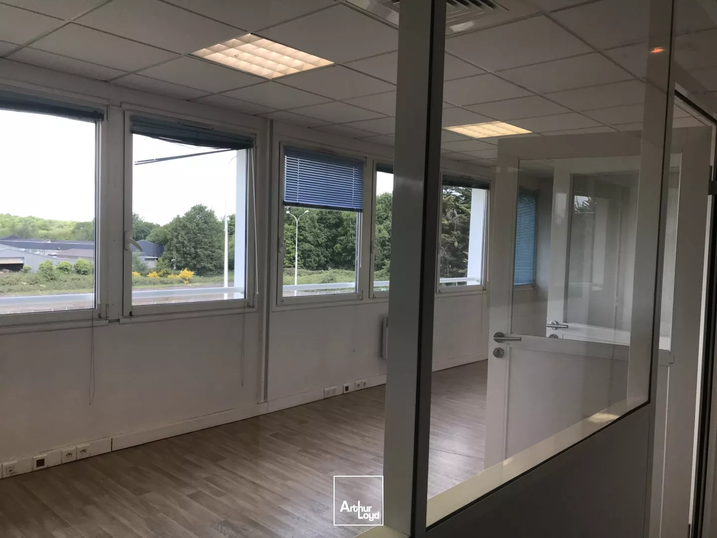 BUREAUX A LOUER - 600 M2 - SAINT NAZAIRE - ZI BRAIS - OPEN SPACE - 300 M2