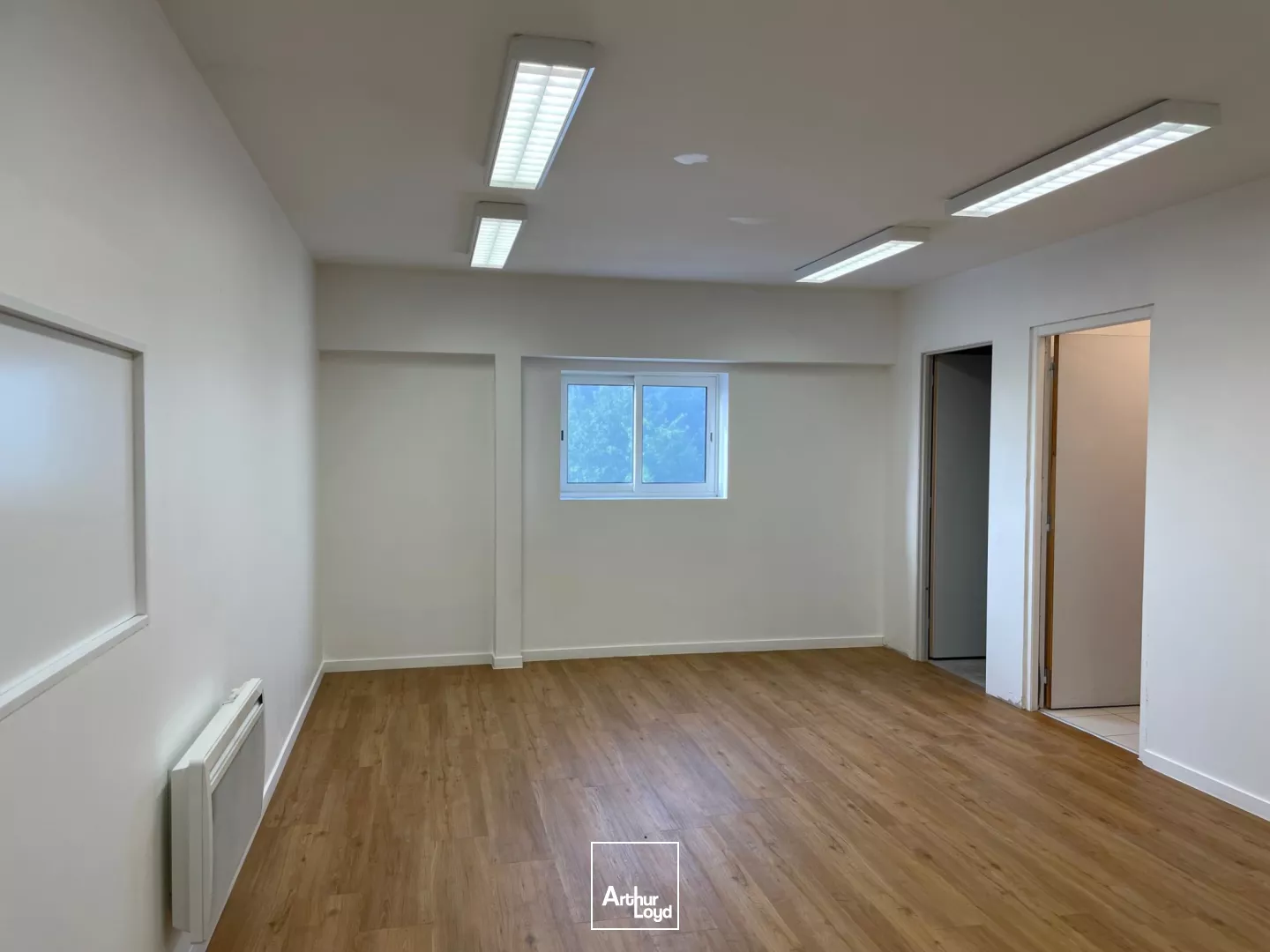 LOCAL DE STOCKAGE A LOUER ST NAZAIRE 240 M2