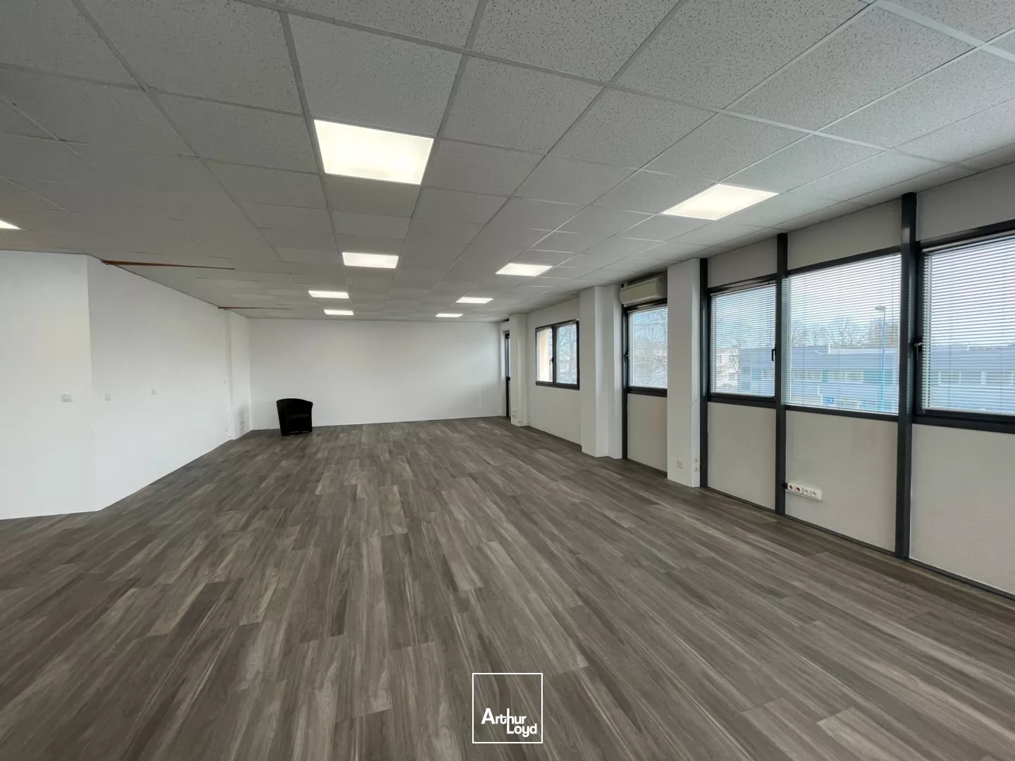 BUREAUX OPENSPACE LOCATION - PARKING - ERDRE ACTIVE