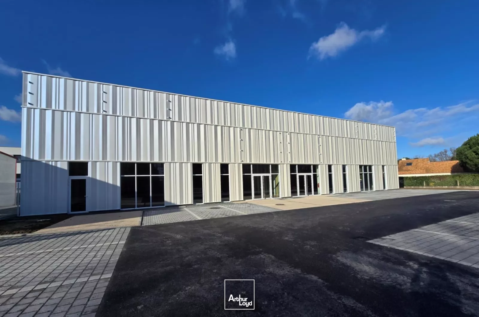 Cellule commerciale de 382 m2 -à Basse Goulaine.