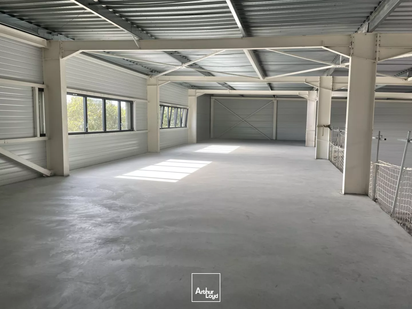 A LOUER - ENTREPOT - ATELIER - ZONE INDUSTRIELLE - CARQUEFOU