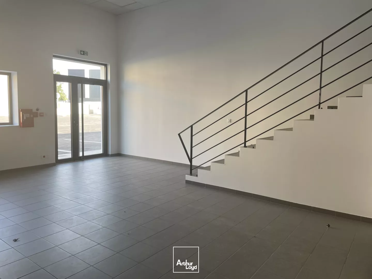 A LOUER - ENTREPOT - ATELIER - ZONE INDUSTRIELLE - CARQUEFOU