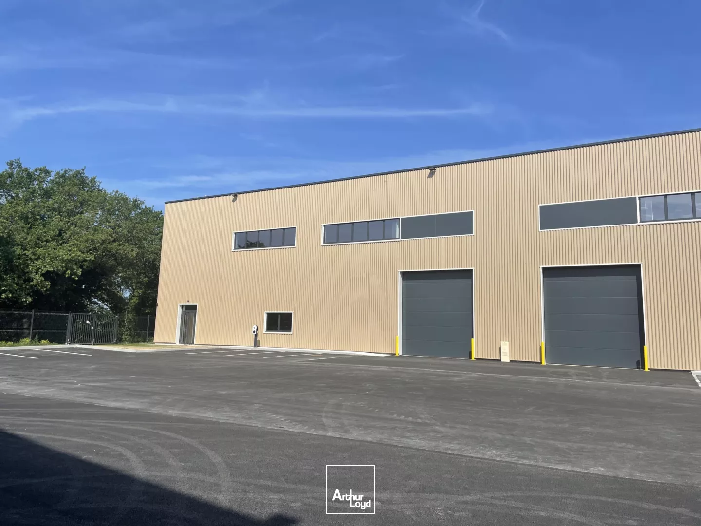 A LOUER - ENTREPOT - ATELIER - ZONE INDUSTRIELLE - CARQUEFOU