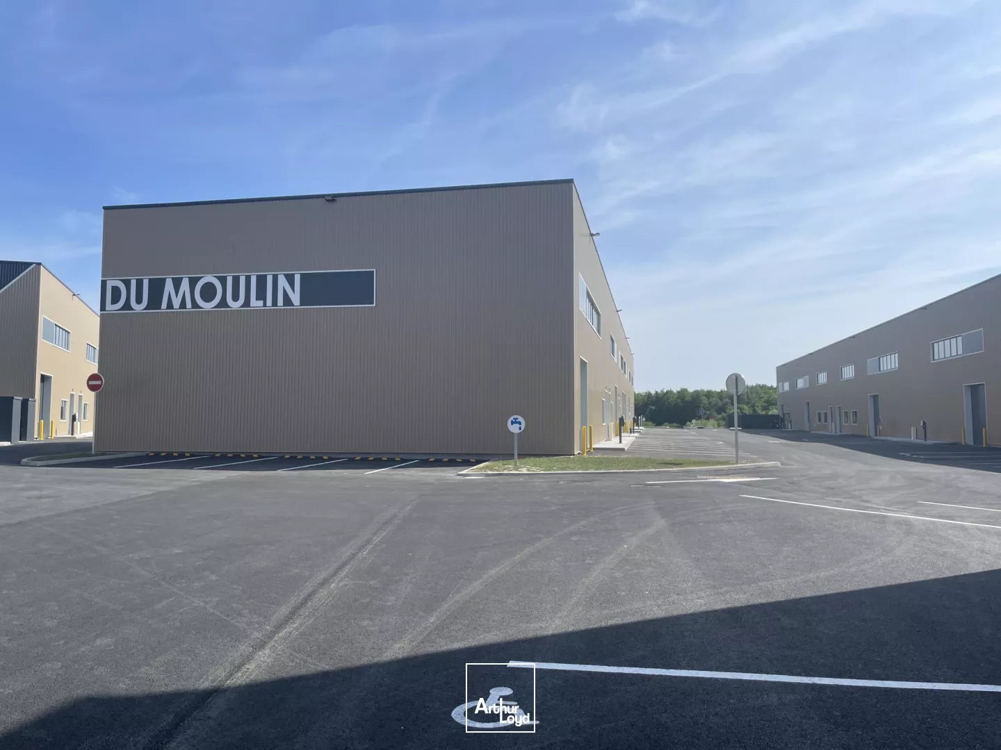 A LOUER - ENTREPOT - ATELIER - ZONE INDUSTRIELLE - CARQUEFOU