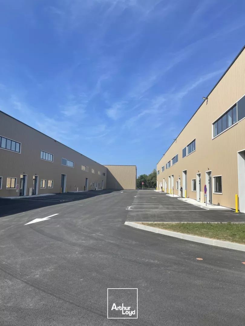 A LOUER - ENTREPOT - ATELIER - ZONE INDUSTRIELLE - CARQUEFOU