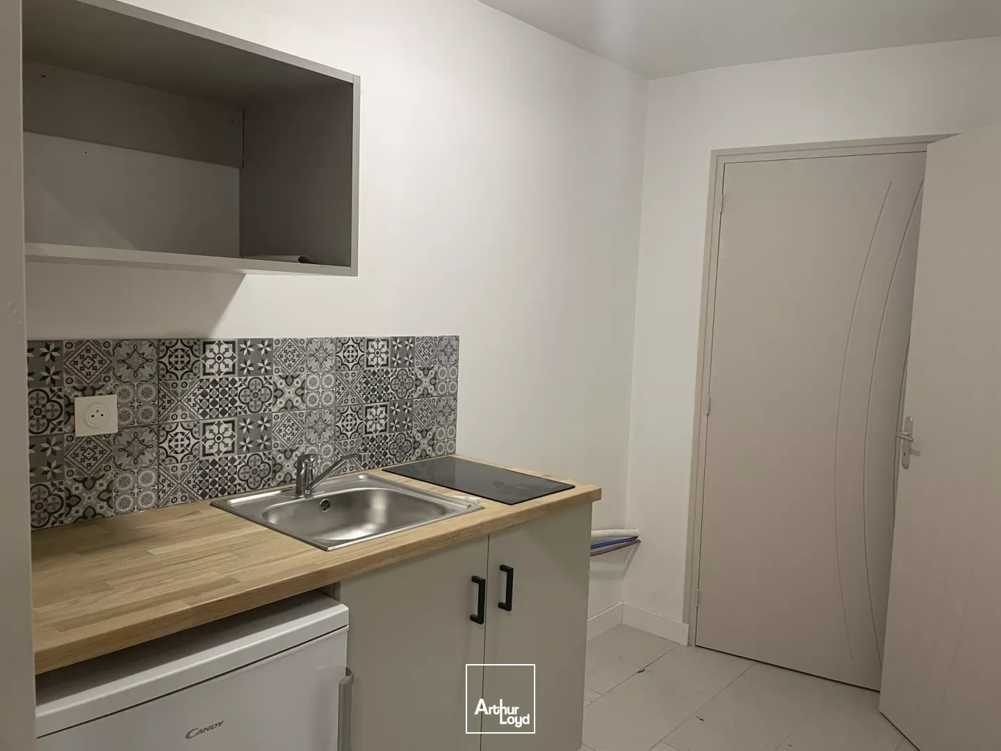 A LOUER - STOCKAGE - BUREAUX - ZONE ACTIVITES - PONTCHATEAU 