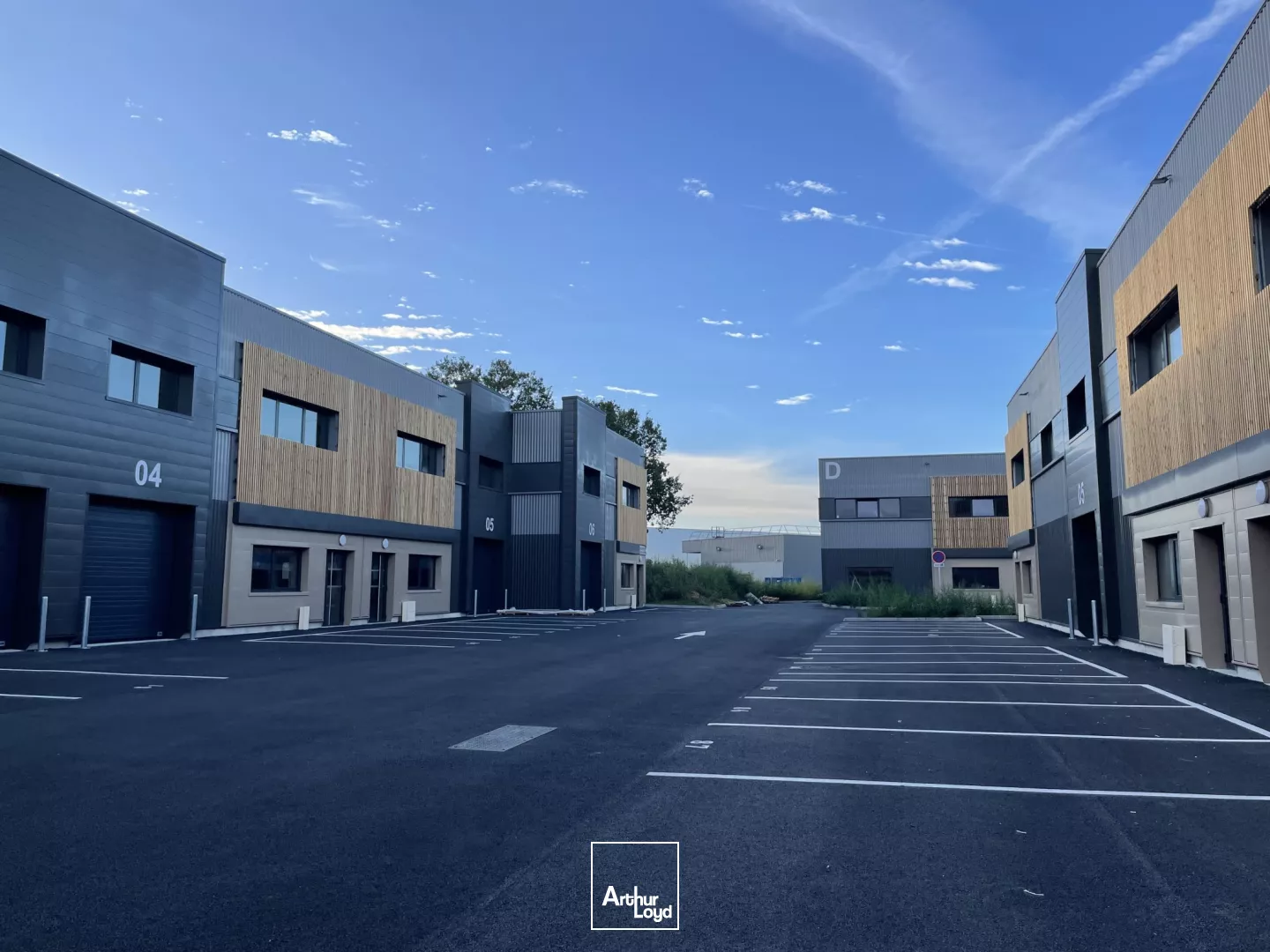 LOCATION - BUREAUX - STOCKAGE - VERTOU - 329M2