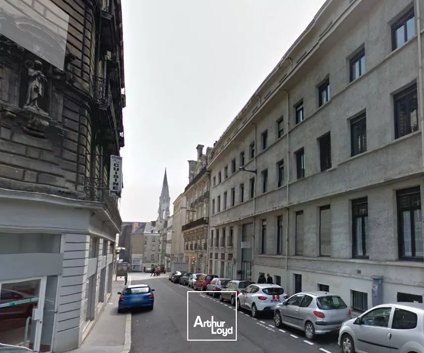 LOCAL COMMERCIAL A LOUER 378M2