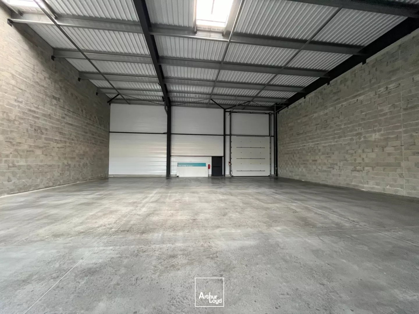A VENDRE - STOCKAGE - 350 M2 - ZI 6 CROIX DONGES