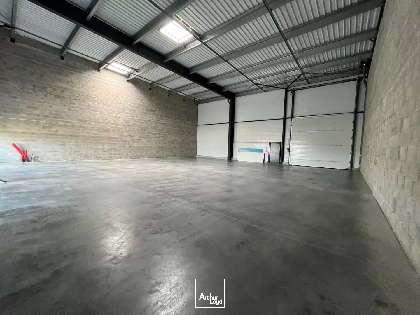 A VENDRE - STOCKAGE - 350 M2 - ZI 6 CROIX DONGES