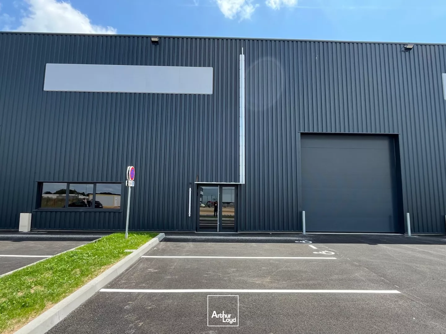 A VENDRE - STOCKAGE - 350 M2 - ZI 6 CROIX DONGES