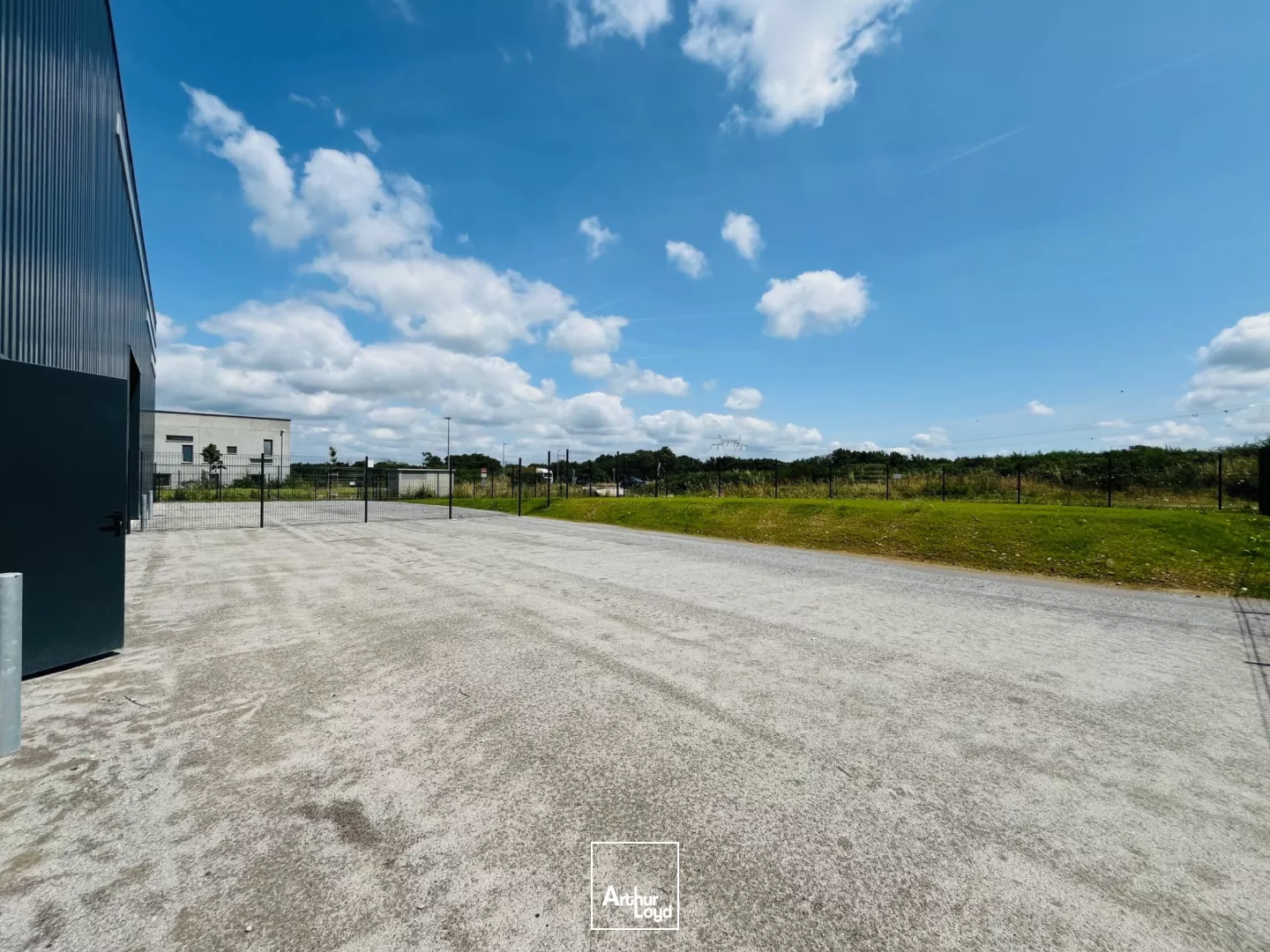 A VENDRE - STOCKAGE - 350 M2 - ZI 6 CROIX DONGES