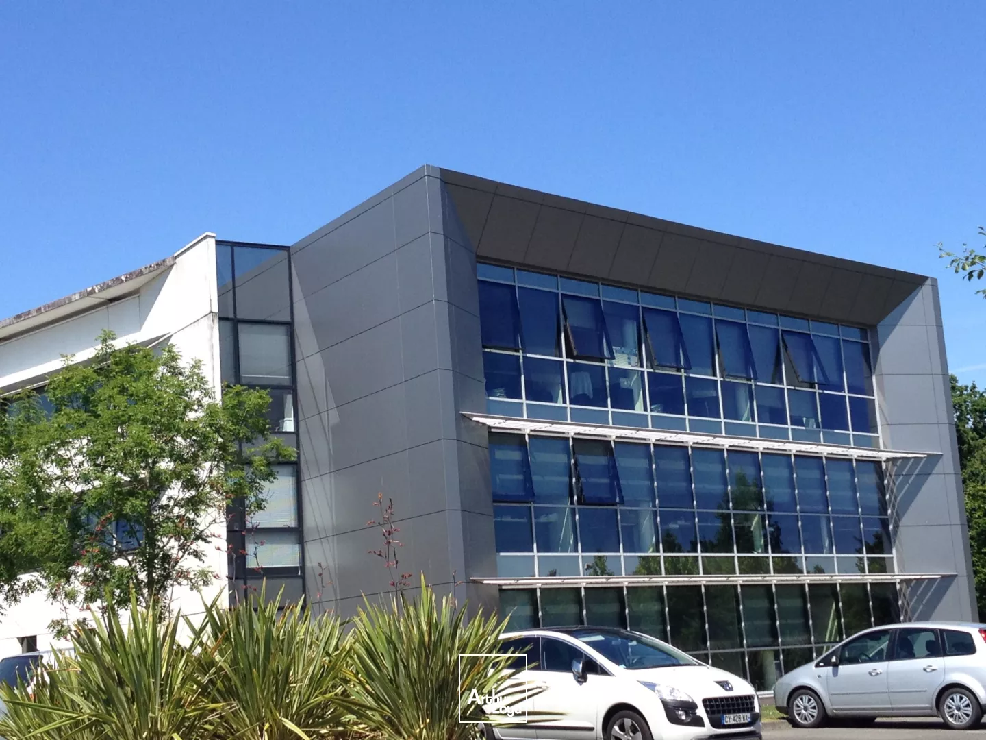LOCATION DE BUREAUX SAINT-HERBLAIN ZENITH 1601 M2 AVEC PARKINGS