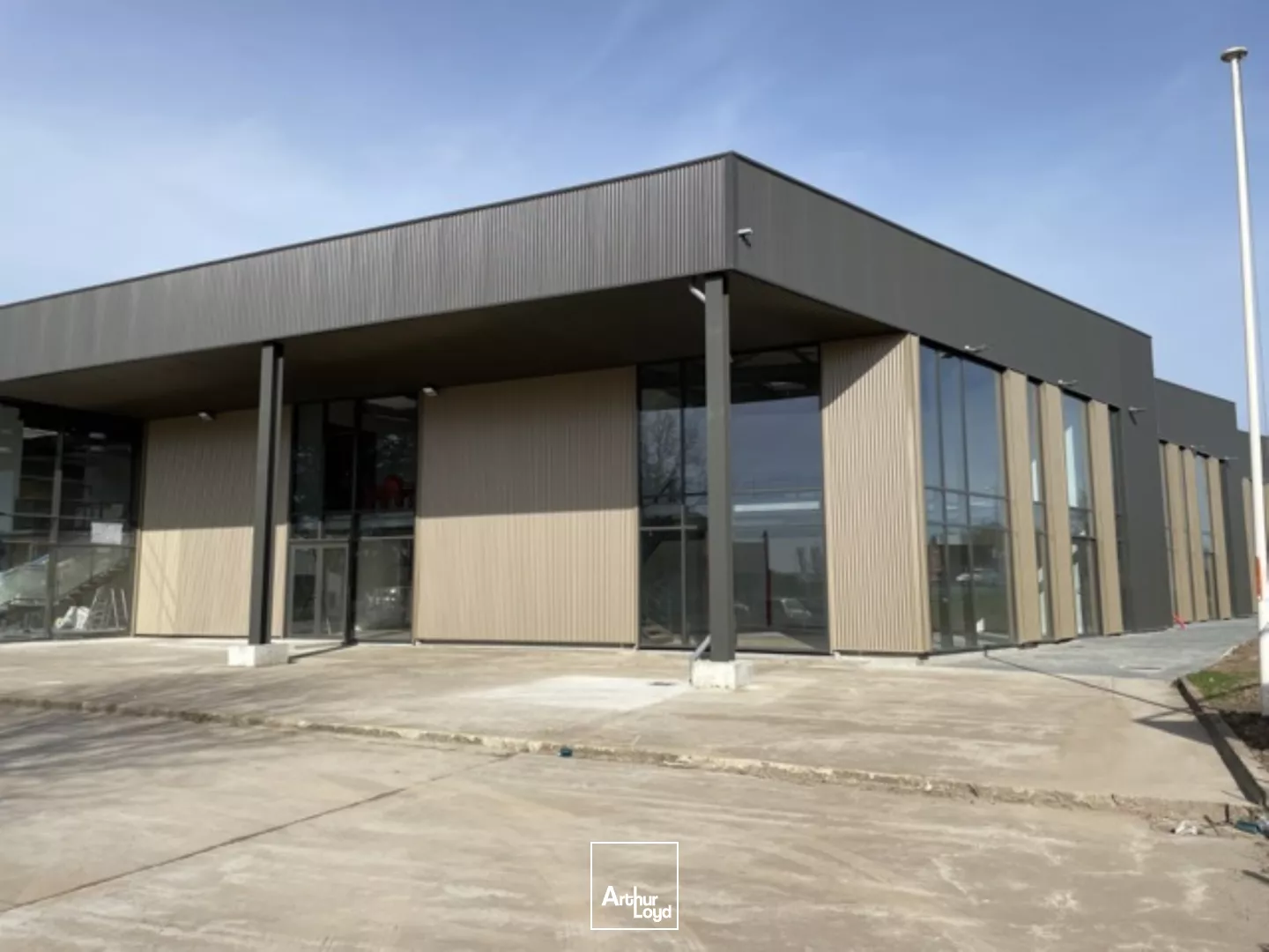 A LOUER CELLULES COMMERCIALES ARTISANALES ANCENIS