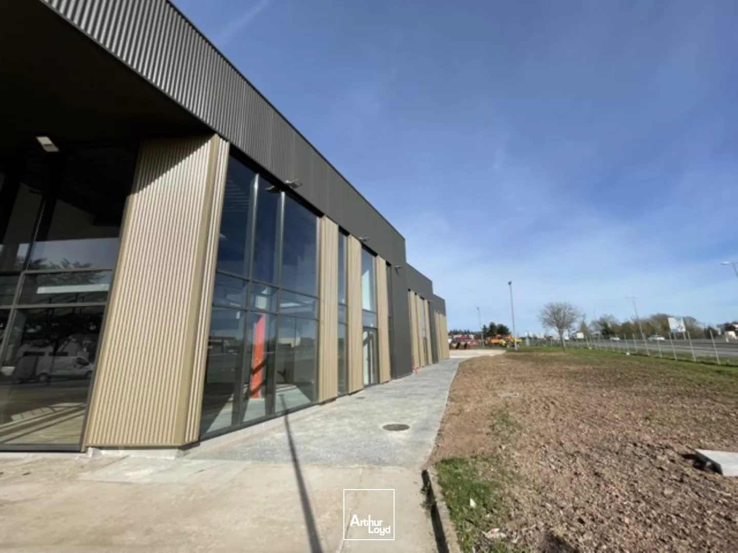 A LOUER CELLULES COMMERCIALES ARTISANALES ANCENIS