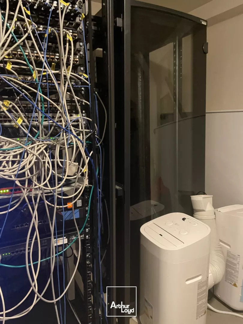 A LOUER - LOCAL ACTIVITE - ENTREPOT - LA CHAPELLE SUR ERDRE