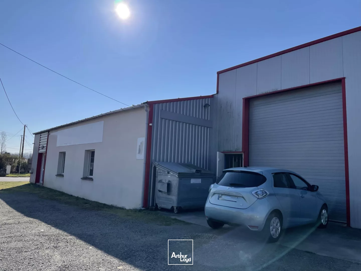 A LOUER - BATIMENT ACTIVITE - STOCKAGE -ST PHILBERT 