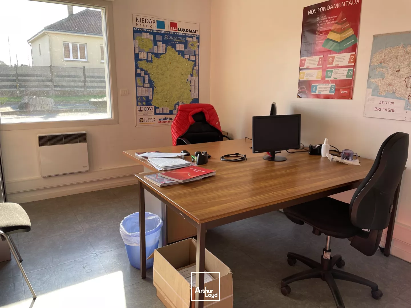 A LOUER - BATIMENT ACTIVITE - STOCKAGE -ST PHILBERT 