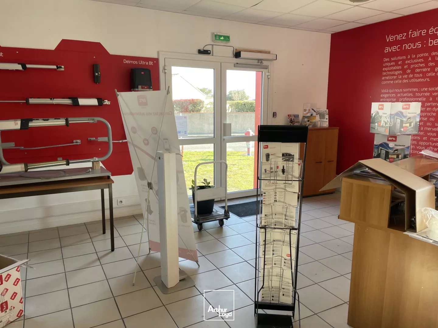 A LOUER - BATIMENT ACTIVITE - STOCKAGE -ST PHILBERT 