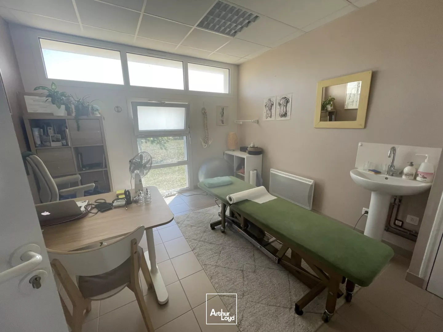 A VENDRE - 560 M2 - BUREAUX - ST HILAIRE DE CHALEON