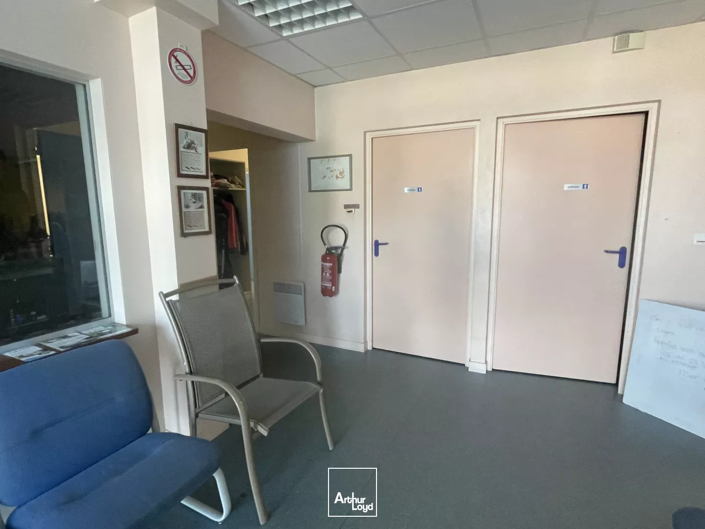 A VENDRE - 560 M2 - BUREAUX - ST HILAIRE DE CHALEON