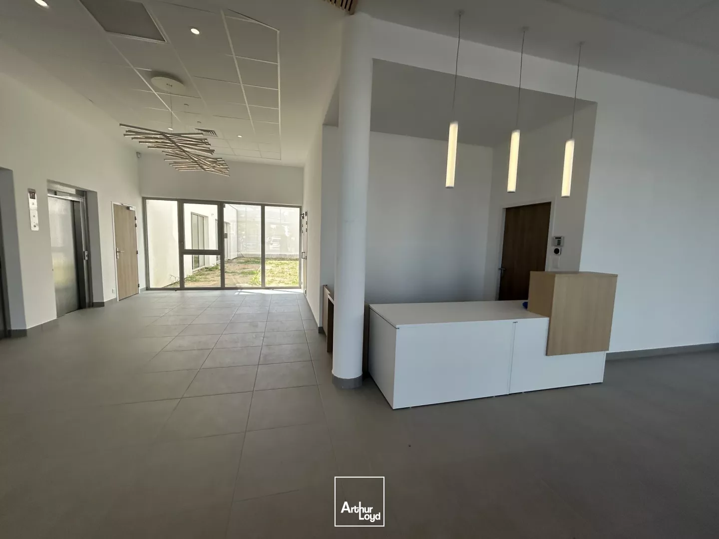 LOCATION BUREAUX SANTE ST NAZAIRE PARKING 