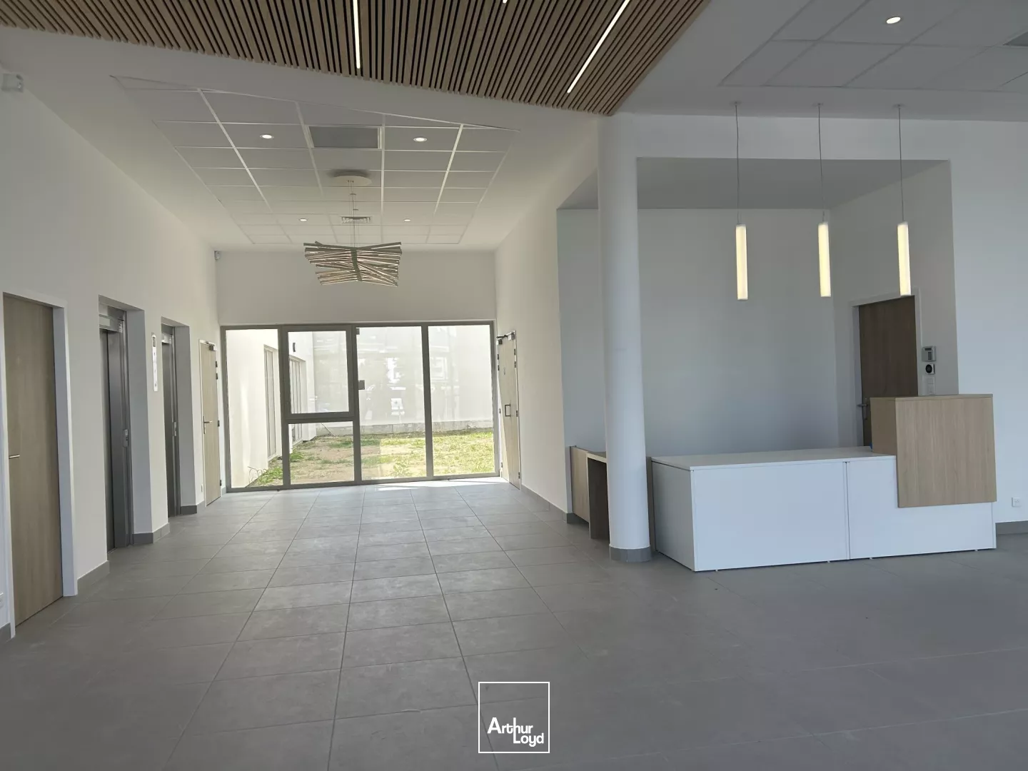 LOCATION BUREAUX SANTE ST NAZAIRE PARKING 