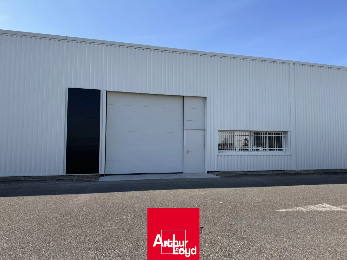 A LOUER - REYRIEUX - LOCAUX D'ACTIVITÉ - 990 M2