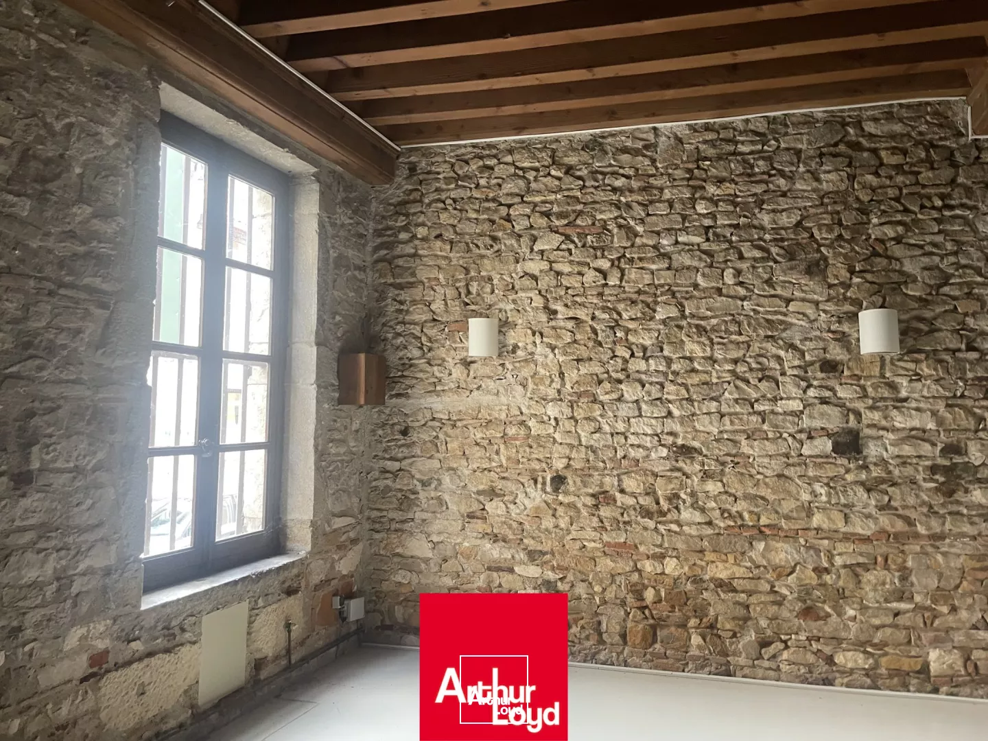 A louer au centre ville de Villefranche sur Saône, local commercial idéal pour une activité de restauration.