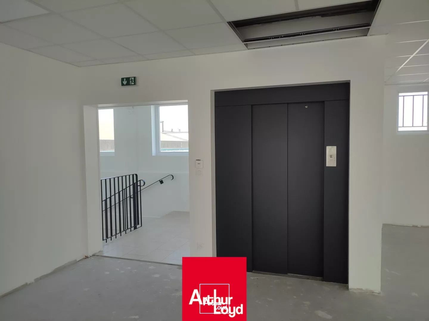 Bureaux lumineux neufs à vendre à Villefranche sur Saône, accès PMR, visibilité autoroute.