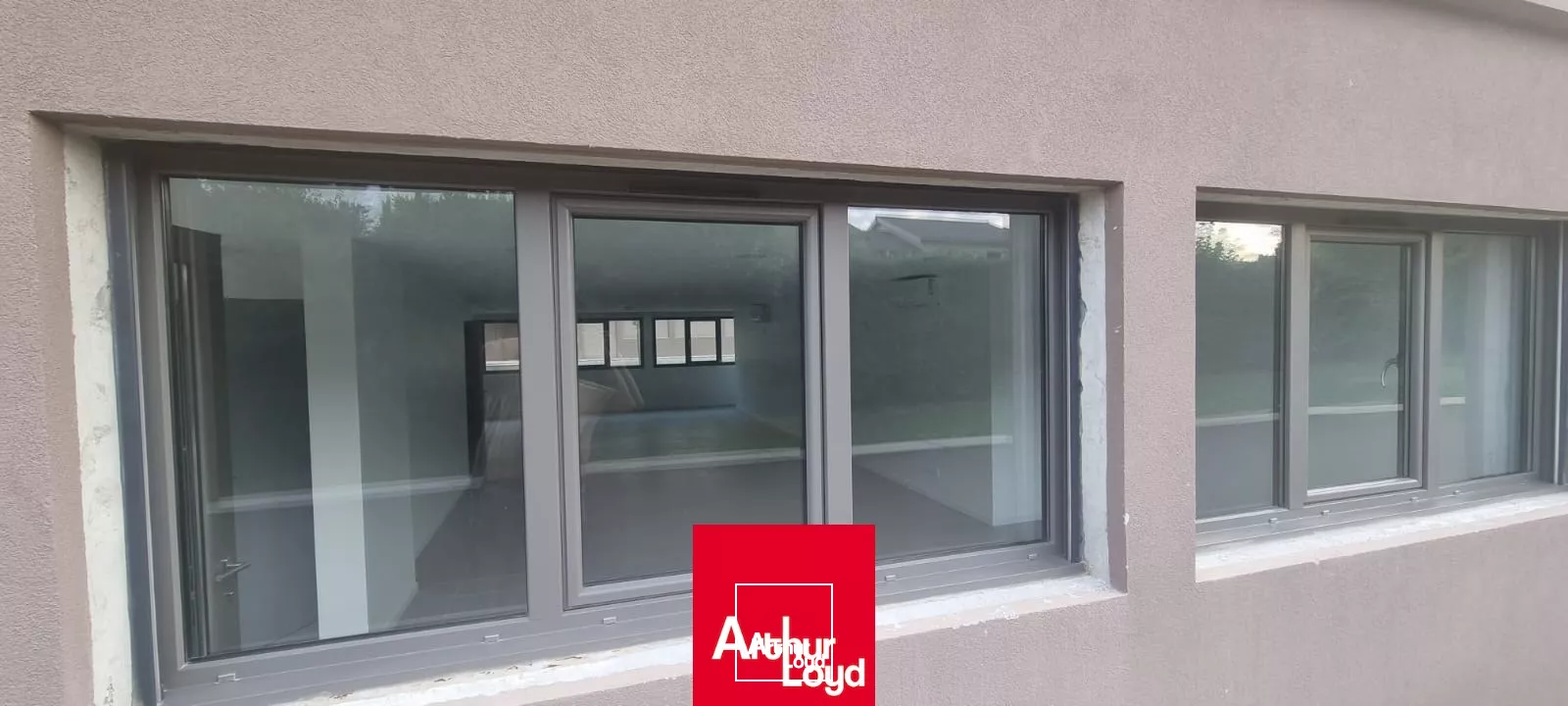 Local professionnel à louer en rez-de-chaussée à Jassans Riottier, proche de Villefranche sur Saône