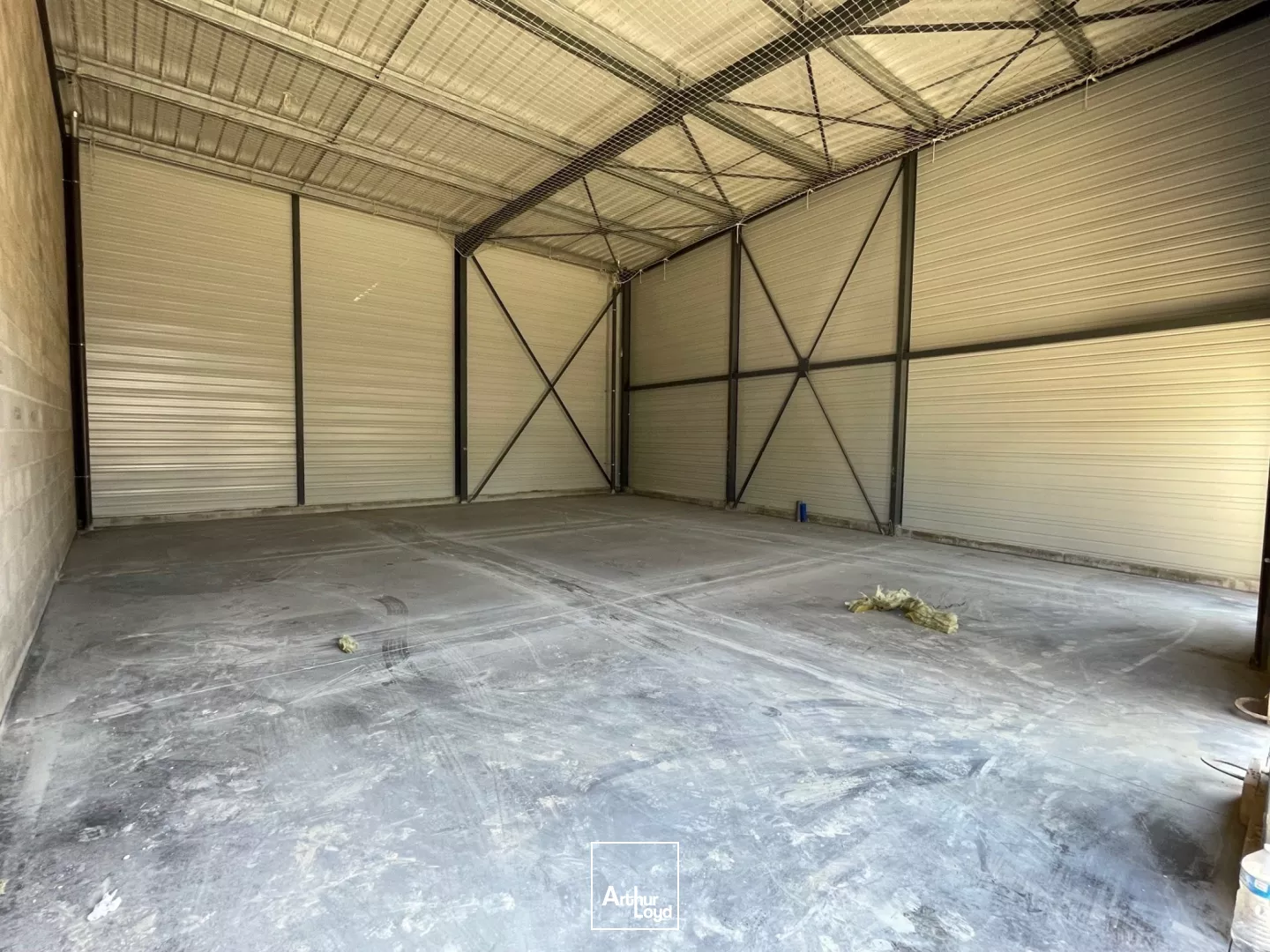 Cellules artisanales neuves à vendre à Bassens