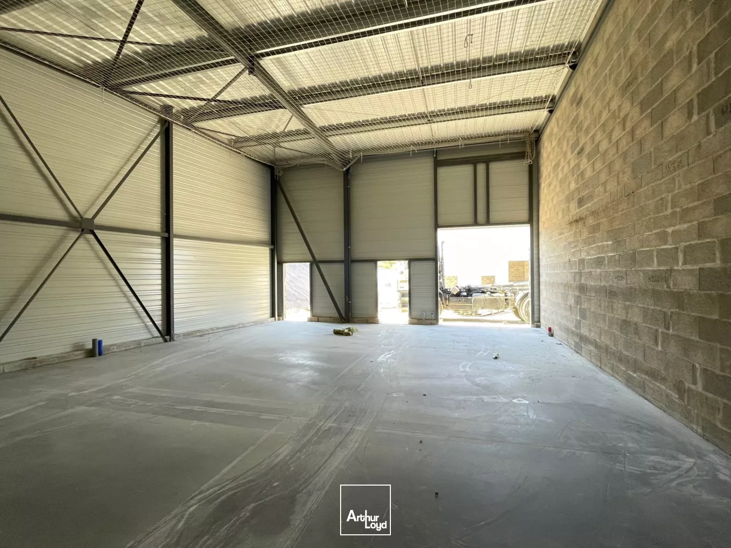 Cellules artisanales neuves à vendre à Bassens