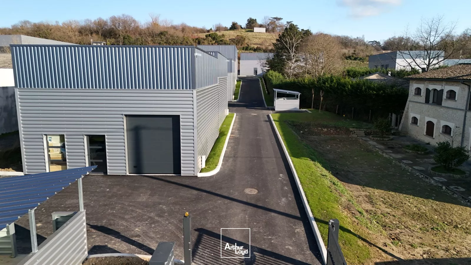 Cellules artisanales neuves à vendre à Bassens