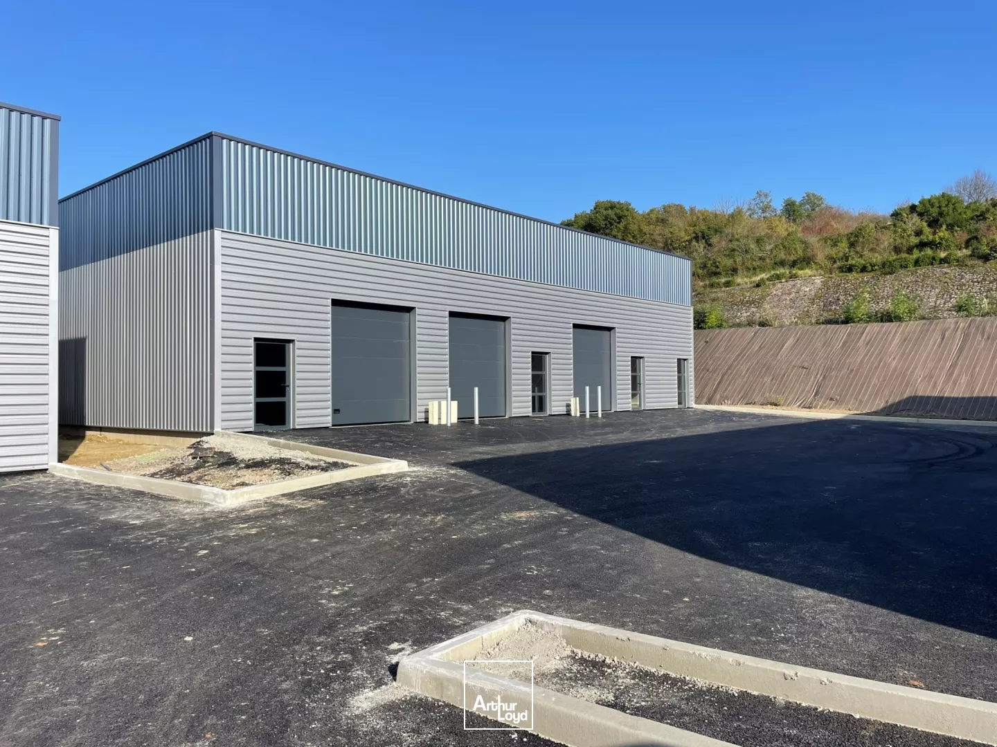 Cellules artisanales neuves à vendre à Bassens