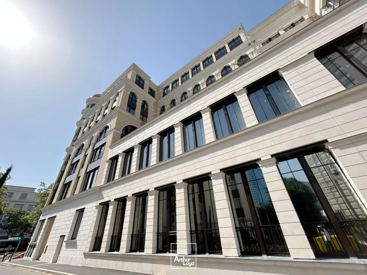 Bureaux hauts de gamme à acquérir dans un immeuble Art-Déco proche de la gare de Puteaux