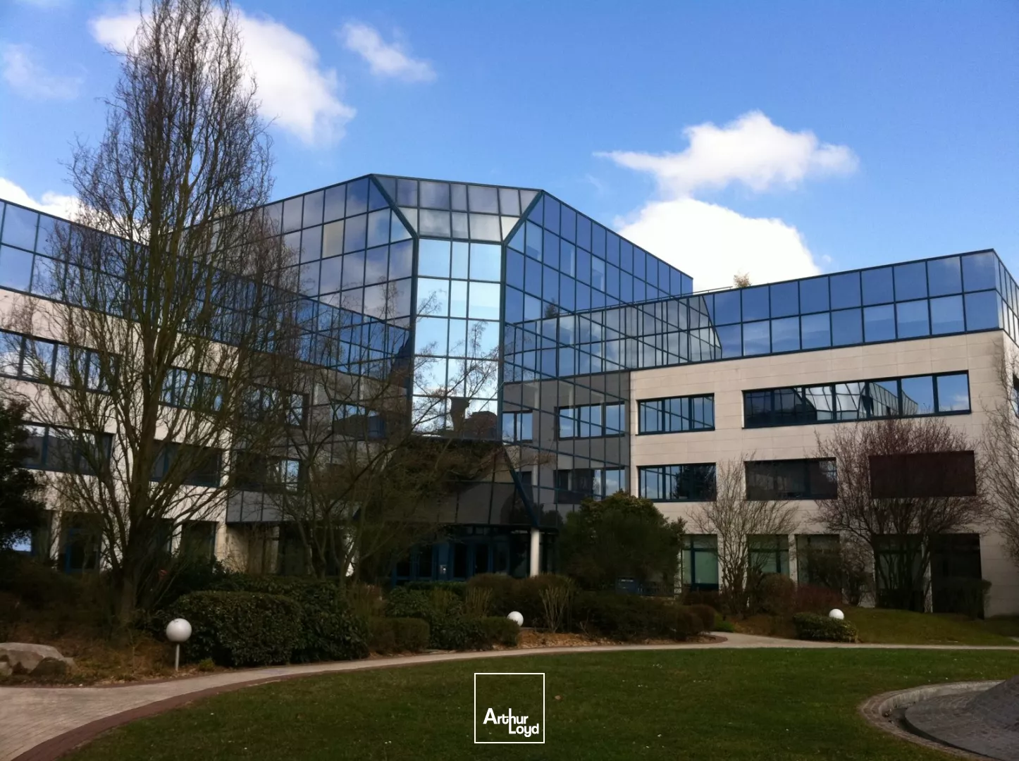 A louer bureaux rénovés et climatisés au sein d'un programme qualitatif 