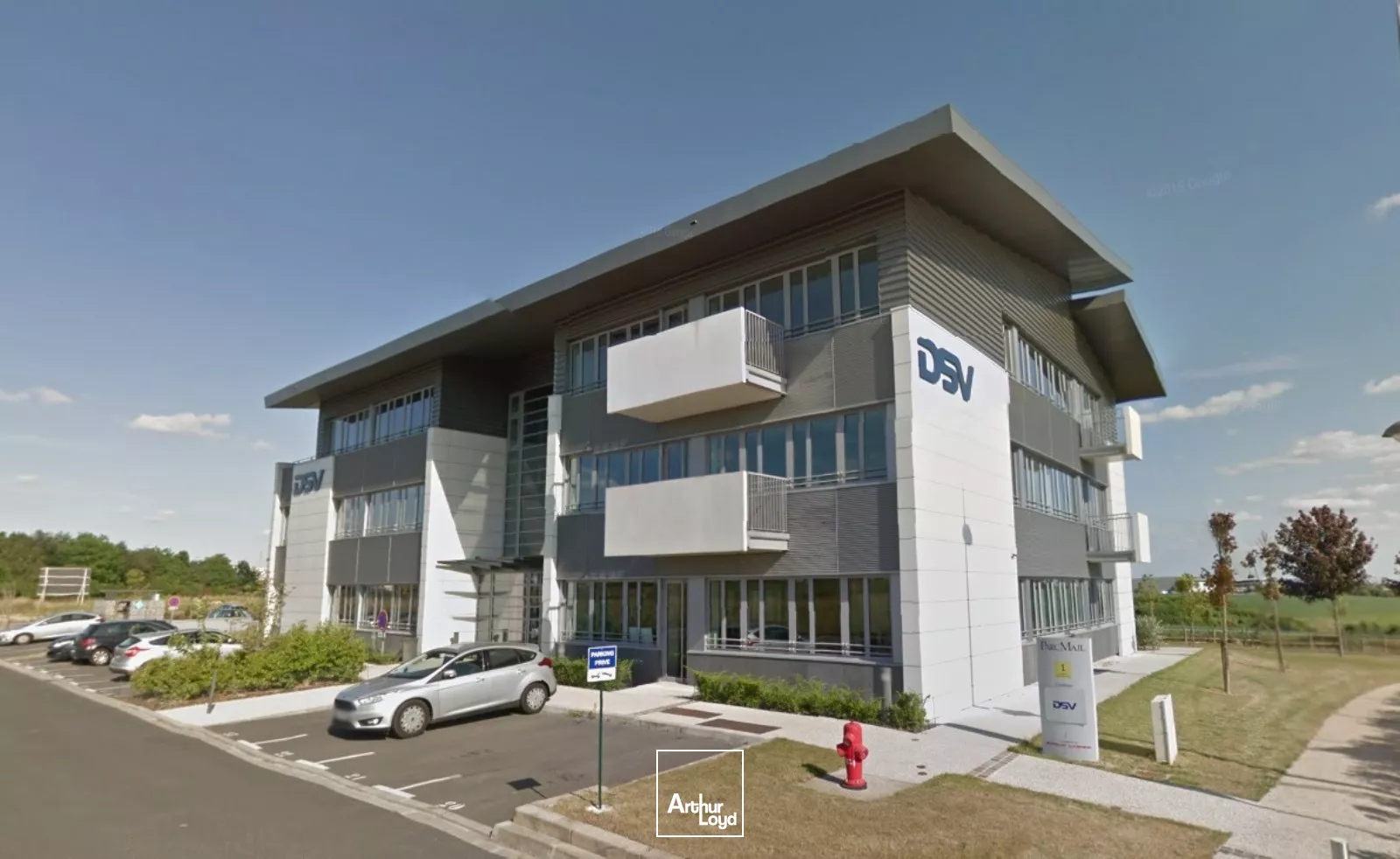 Bureaux à louer à Roissy - Immeuble Cosmos, surfaces 275 m² en rdc et 323 m² à l'étage, HQE, cadre paysager au pied du Golf